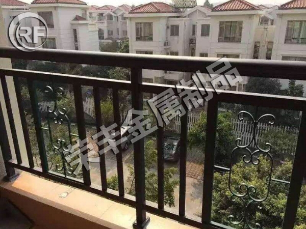 陽臺(tái)護(hù)欄